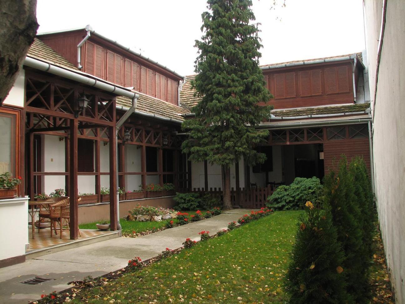 Hotel Fama Hódmezővásárhely Exterior foto